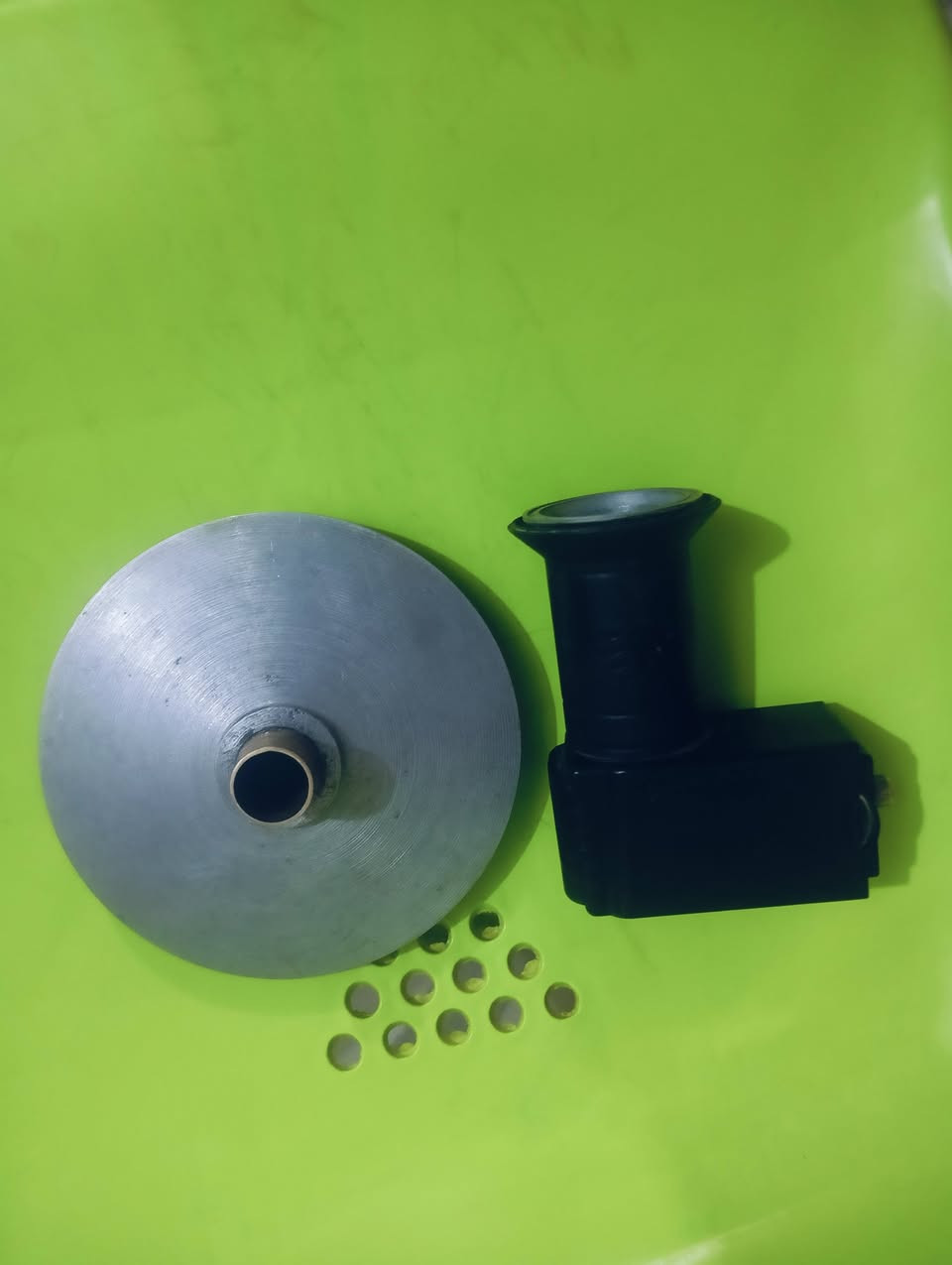 سلام عليكم الغوالي فيد 8 حلقه معه لاقط فري بوكس  مقصوص حلقتين سعر 50 قفل من غير توصيل  ***********
