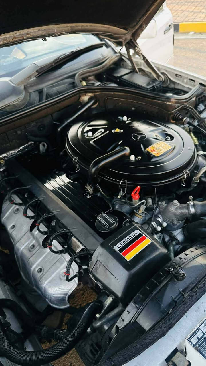 متاح مارسيدس موديل ٨٨
سياره جديده ابيعك شرط مابيه لا حادث ولا ضربه.
مكينه وكير شرط جديد.
سياره احلئ من صوره بعد.
داخله جديد بشكل.
سياره بسمنا سنويه ورقم جديد تتحول كبل. 
مكان سياره بل موصل الأيسر
سعرها 100$وبيه مجال.
للاستفسار ***********
