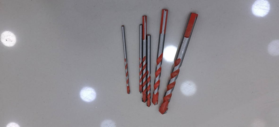 سيت براين الماسة متعدد الاستعمال يشتغل على جميع المعادن غير( الحديد صلب جدا ) سيت يتكون من 6 قطعة من 3 لحد 10 ملم 
يشتغل على سيراميك كرانيت ومرمر وزجاج و خشب 
 سعر سيت : 8 الف


**إذا كنت صاحب هذا الإعلان وتريد حذفه لأي سبب، رجاءا أرسل رسالة إلى الدعم الفني**