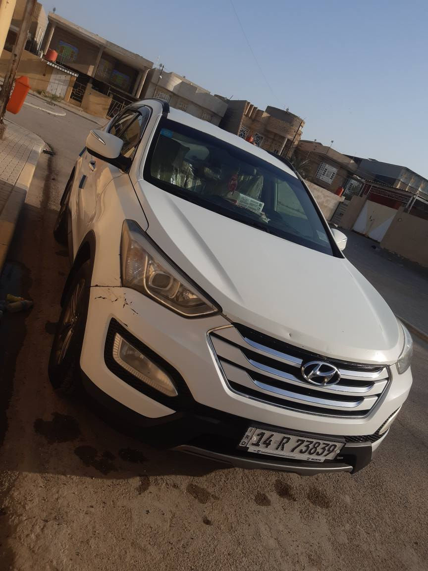 سنتافي مديل ٢٠١٤ 
فول مواصفات بمديله ما عده الفتحه 
سياره 6 سلندر محرك 3.3 دفع رباعي
٣ قطع تبريد 
٧ راكب 
مري شفط 
تحكمات ستيرن
جرس إنذار تجاوز السرعه القصوه
كشنات شامو
شاشه كبيره
ويل حجم 20
رقمه بصره 
رقم وسنويه وهزه كله جاهزه
ضرره جاملغ سمكره ودعاميه رش فقط
باقي السياره كله كفاله 
للاستفسار *********** البصرة, العراق
