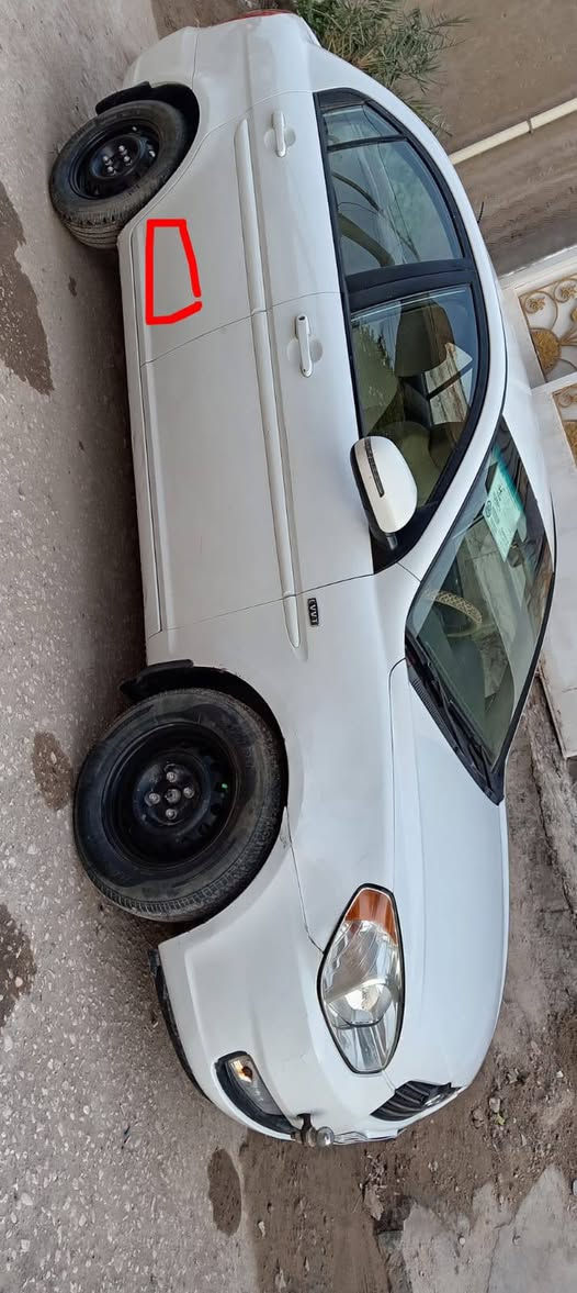 السلام عليكم ورحمه الله وبركاته 
اكسنت موديل 2011 رقم بغداد بأسمي هزه وسنويه جديده ومكفوله ماعدا نصف باب خلفي صبغ وجاملغ خلفي ربع منه صبغ يعني علا كد إلي مئشر عليه والباقي مكفولة مواصفات عاديه تكيه كشت حافظه نضارات اشاير بالمرايه محرك 16 يعني مجول مو واير بلك 
السعر 95 
العنوان نجف ناحية العباسيه 
استفسار علا *********** تحياتي للجميع
