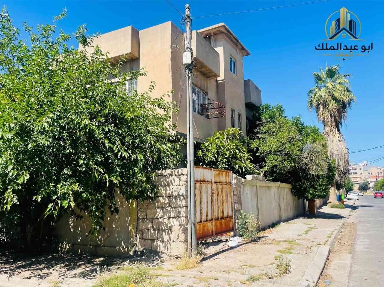 حصرياً لدى ايو عبدالملك للعقار
بيت ركن قديم للبيع في حي المهندسين 

المساحة183م (15.25م✖️12م)
 
ركن على شارعين قريب على الشارع العام 

للاستفسار اكثر الاتصال على الارقام  
***********
***********
***********
