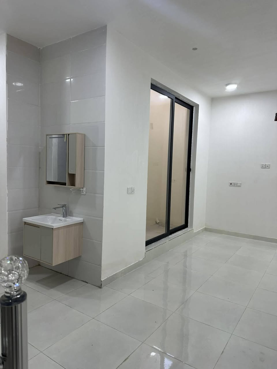 دار للبيع مساحه ٢٠٠ م طابو زراعي سند 25 طابقين اربع غرف نوم بناء حديث سنه ٢٠٢٦ غير مسكون العنوان حله السعر ١٧٥ قابل للتفاوض ورديه قرب سيد موسى للاستفسار الاتصال على الرقم *********** او٠٨٣٥٩٦٤٦٣٣ او مراجعه مكتب الرضا للعقار مقابل مجبس التمور أو مدرسه الطريق الى المئه
