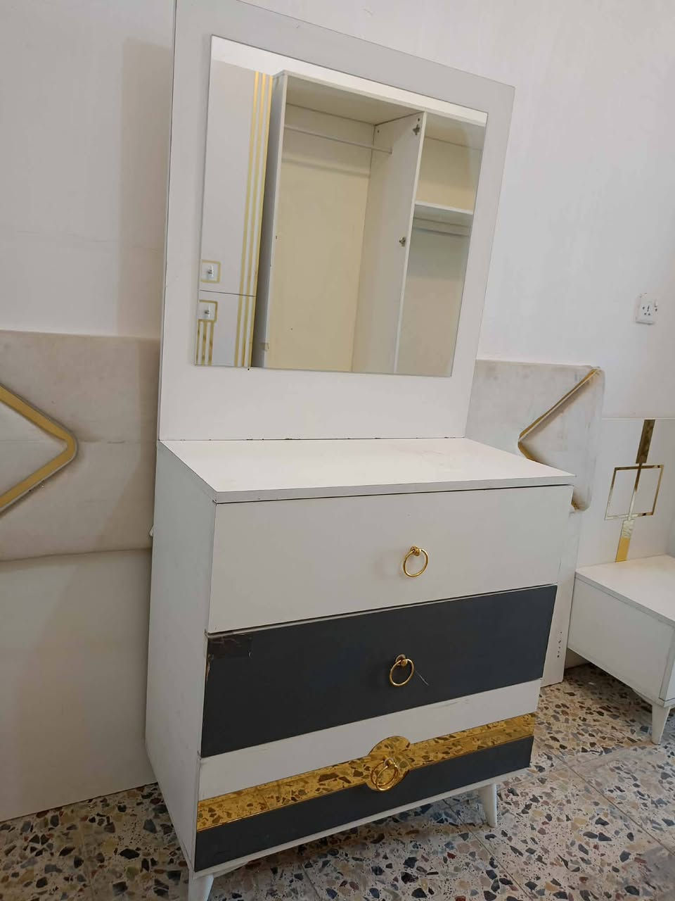 غرفة تركي 🇹🇷 مستخدام
5قطع  نضافه 90 💯
نضام ابواب 💖
السعر450 قفل 🔐 💖💸
مع شد🪛 ونقل 🚚  مجاني  داخل بغداد  محافظات بكروه


**إذا كنت صاحب هذا الإعلان وتريد حذفه لأي سبب، رجاءا أرسل رسالة إلى الدعم الفني**