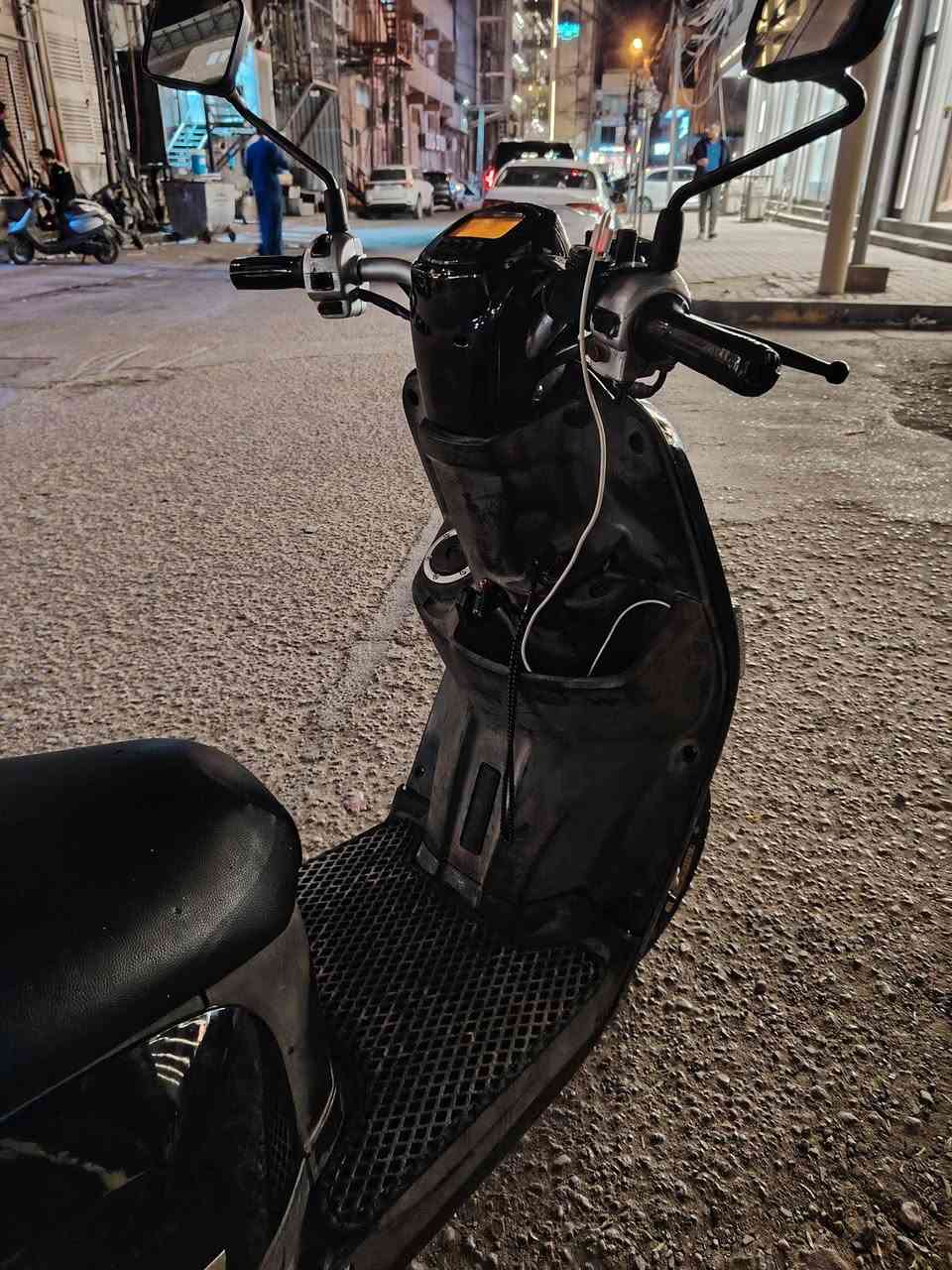 السلام عليكم بوليس للبيع حاويه برغي ما مفتوح بيه كهربائية كله شغاله مكاني كربلاء سعر 
950
***********
