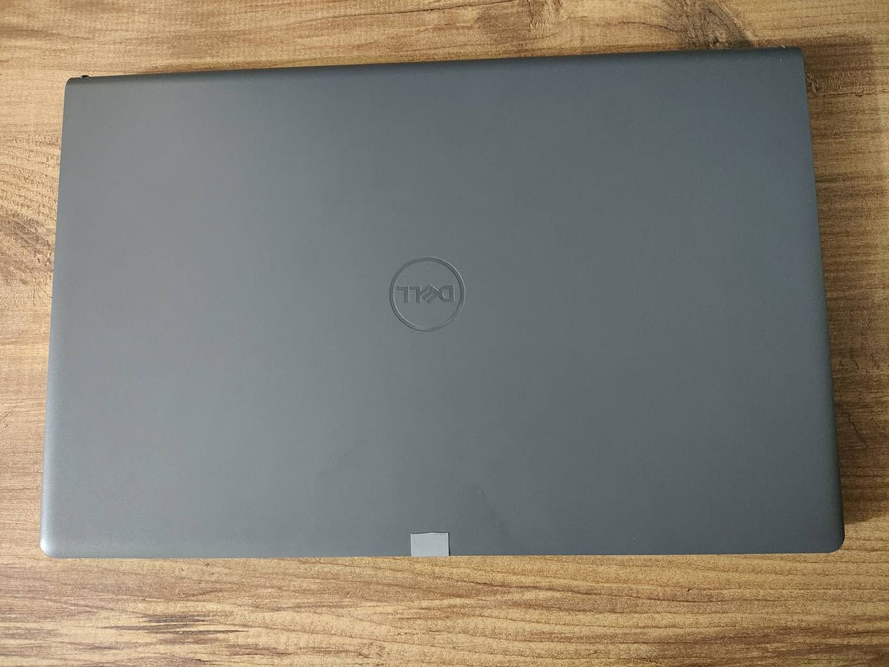 للبيع لابتوب بحالة ممتازة 

المواصفات التقنية:
الموديل: Dell Vostro 15 3515
المعالج: AMD Ryzen 5 3450U
تردد: 2.10GHz
كرت الشاشة:
AMD Radeon Vega 8 Graphics
حجم الكرت: 2GB
الذاكرة (RAM): 8GB DDR4
التخزين: 477GB SSD
النظام: Windows 11 Home Single Language
إصدار 24H2 – آخر تحديث
نوع النظام: 64-bit
الشاشة: 15.6 إنش
الكاميرا: شغالة ومختومة بملصق خصوصية
اللغة: عربي + إنكليزي
الحالة:
الجهاز نظيف جداً
بدون أي مشاكل أو خدوش
البطارية جيدة
استخدام خفيف
الملحقات كاملة

السعر:450,000
(***********)
