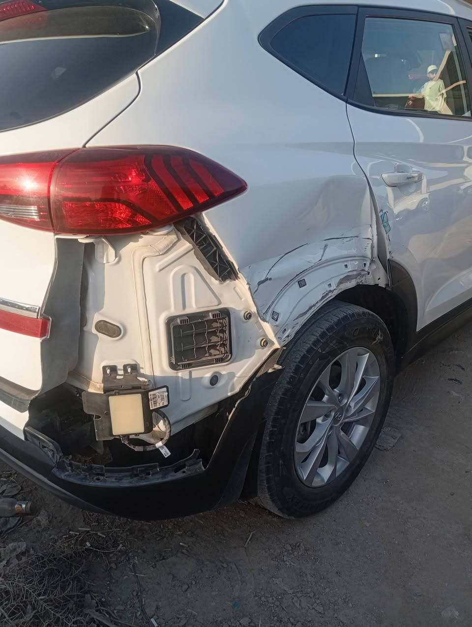 توسان موديل 21 أمريكي. بصمة
ضررها ربع بلبنيد وربع بجنطه. وهذا الي بصور  
مكانها بلحلة السيارة   معروضة 165 وبيها مجال


**إذا كنت صاحب هذا الإعلان وتريد حذفه لأي سبب، رجاءا أرسل رسالة إلى الدعم الفني**