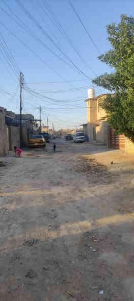 السلام عليكم 
دار لبيع أو مراوس
 شارع البداله قرب مدرسة الشيماء 
130 متر واجهة 7 
غرفتين 3×5 
استقبال 3×5
مطبخ 3.250×5
بناء 2018 
خدمات مي وكهرباء ومجاري كامله
صب مسلح الشارع  الرابط بين الرئاسه والبداله جاي يمشون معامله تبليط ومشمول بالتطويب
 للاستفسار ***********
