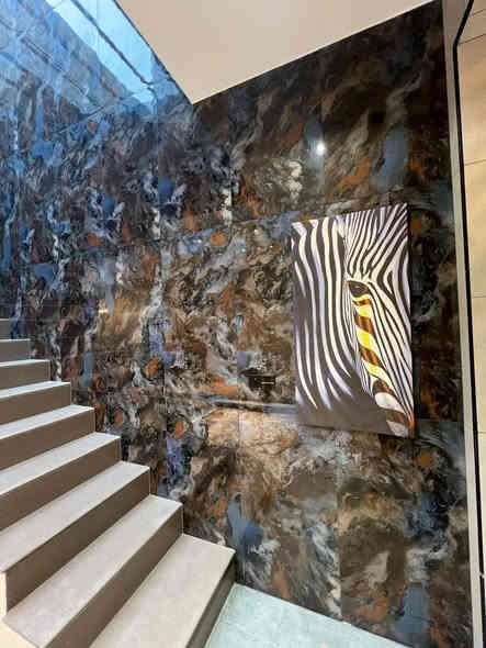 للبيع 50متر في حي النداء ، طابقين صب مسلح، شغل درجة أولى جديد، السعر 65 مع مجال

الاتصال ***********
