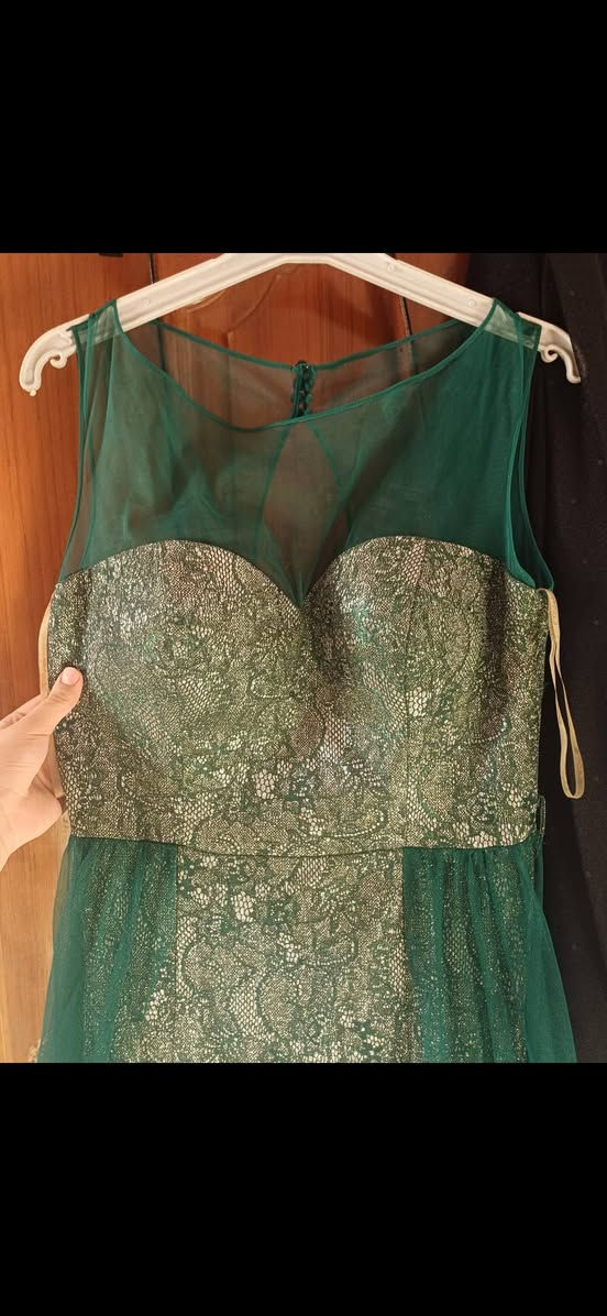 فستان قياس ٤٠ . ٤٢
مستعمل مره وحده ماخذته ب ٧٥ ابيعه ب ٣٠ مع التوصيل لباب البيت 🏠 
كلش فخم بالحقيقه وبيه مسرح طويل ❤️


**إذا كنت صاحب هذا الإعلان وتريد حذفه لأي سبب، رجاءا أرسل رسالة إلى الدعم الفني**