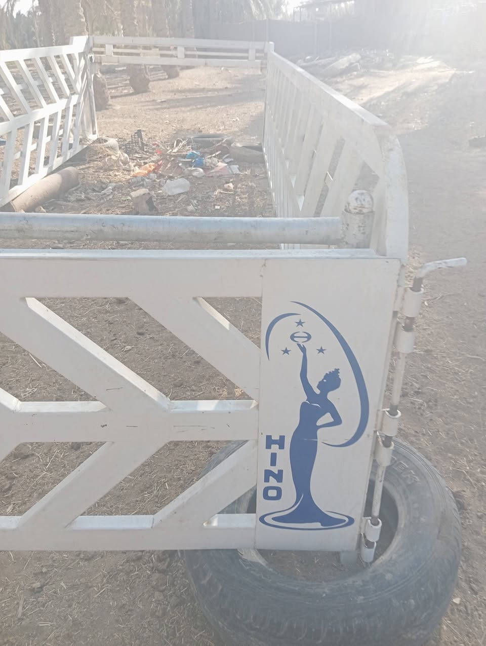 السلام عليكم محجر للبيع طوله سته وربع***********
