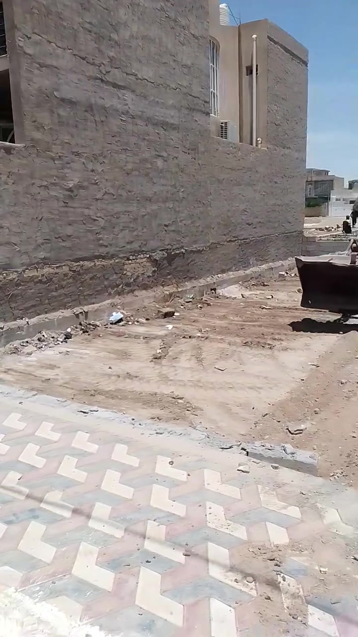 قطعه البيع مساحته 200 حي الاساتضه بنهايت سايدين حي الشهداء الا تصال ***********
