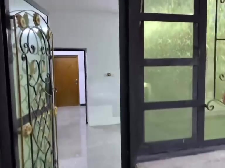مرحبا يوجد دار للايجار طابق اول يحتوي على ثلاث غرف نوم صاله مطبخ حولي موقع حي الجامعه سعر ٧٠٠ الف بيه مجال قليل الاستفسار مكتب ابو احمد للعقار


**إذا كنت صاحب هذا الإعلان وتريد حذفه لأي سبب، رجاءا أرسل رسالة إلى الدعم الفني**