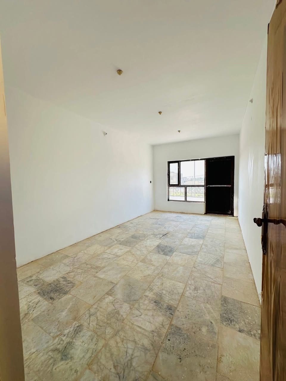 بسعر مناسب جداً
مجمع انوار كربلاء - شارع الرابط الزبيلية - قرب سيطرة الابراهيمية - على الشارع الرئيسي مباشرةً 📍

 

دار 100 متر وجه 7.5 متر 

طابق ونص بناء طابوك

الطابق الاول : كراج صغير - مطبخ - استقبال - غرفة نوم - صحيات - منور - صالة

الطابق الثاني : منور - غرفة نوم - بلكونه

الارضيات مرمر 

البناء طابوك جمهوري وصب كونكرت

السعر : 58 مليون فقط بيع مستعجل

نوع العقار ملك صرف اقرار محكمه

للأستفسار : ***********
واتساب : *********** 

عنوان المكتب : سيف سعد - مقابل جامع محمد الجواد - على الشارع العام مباشرةً 📍

#عقارات_كربلاء #كربلاء #عقارات #الهرم_الذهبي_للعقارات
