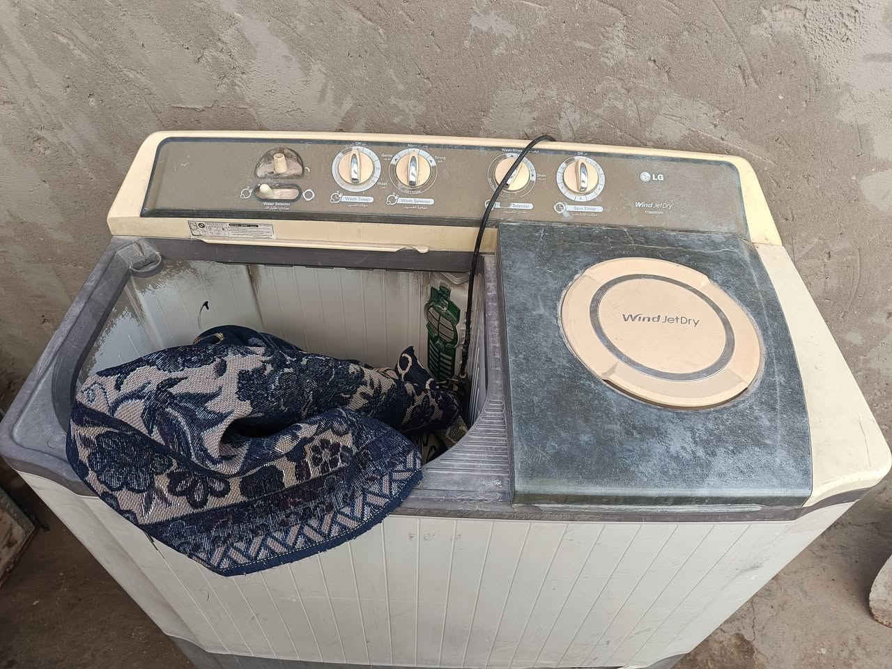 غسالة ال جي شغله بس متروكه مجفف مجيم يردله تديهن ١٥ كليو تأخذ سعره ٦٥ عنواني نجف شارع حوالي قرب جوهرة عرب رقم تليفون ***********
