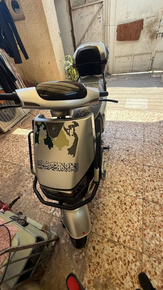 دراجة شحن 7 بطاريات حجم كبير دراجة كلش نضيفة وخدمية بيهة صناديك ثنين للغراض دراجة ضخمة فول مواصفات 4 نمر وبك تمشي 90 سريعة ونشطة السعر 550 بيع او مراوس عادي مكاني بغداد الحسينية  تحكم عن بعد بصمات ***********
