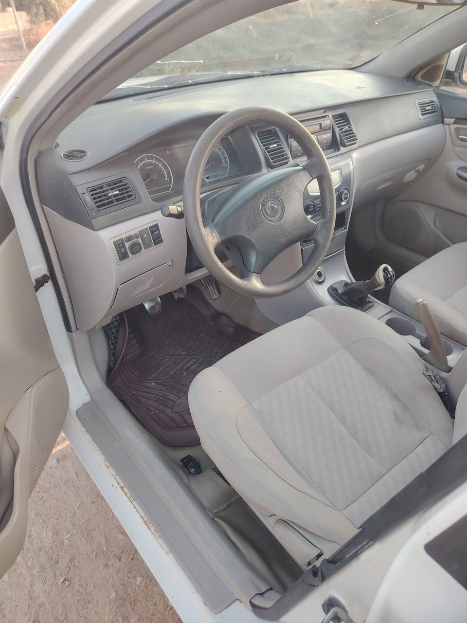 سلام عليكم سياره للبيع موبل 2013 سنويه صاقطه 2018 كفاله من التبديل كير ومكينه كفاله حداديه تخم تاير سعر42 وبيه مجال 
***********
