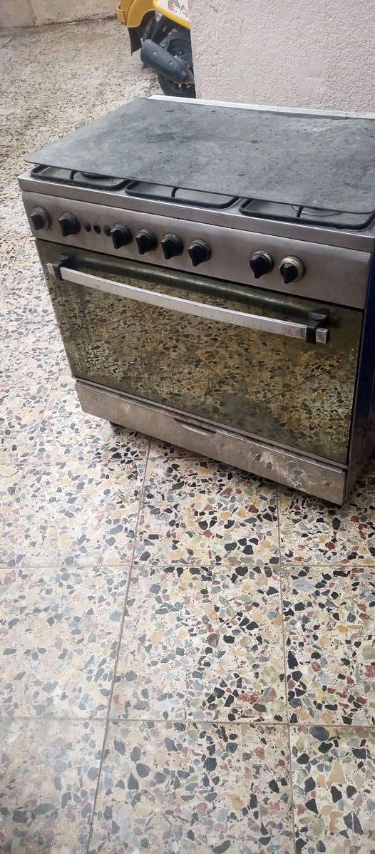 طباخ للبيع 
خمس عيون +فرن كلشي شغال شرط تجي تفحص 
كربلاء الامن الداخلي شارع الضغط قرب الجامع الاخضر 
*********** كربلاء, العراق
