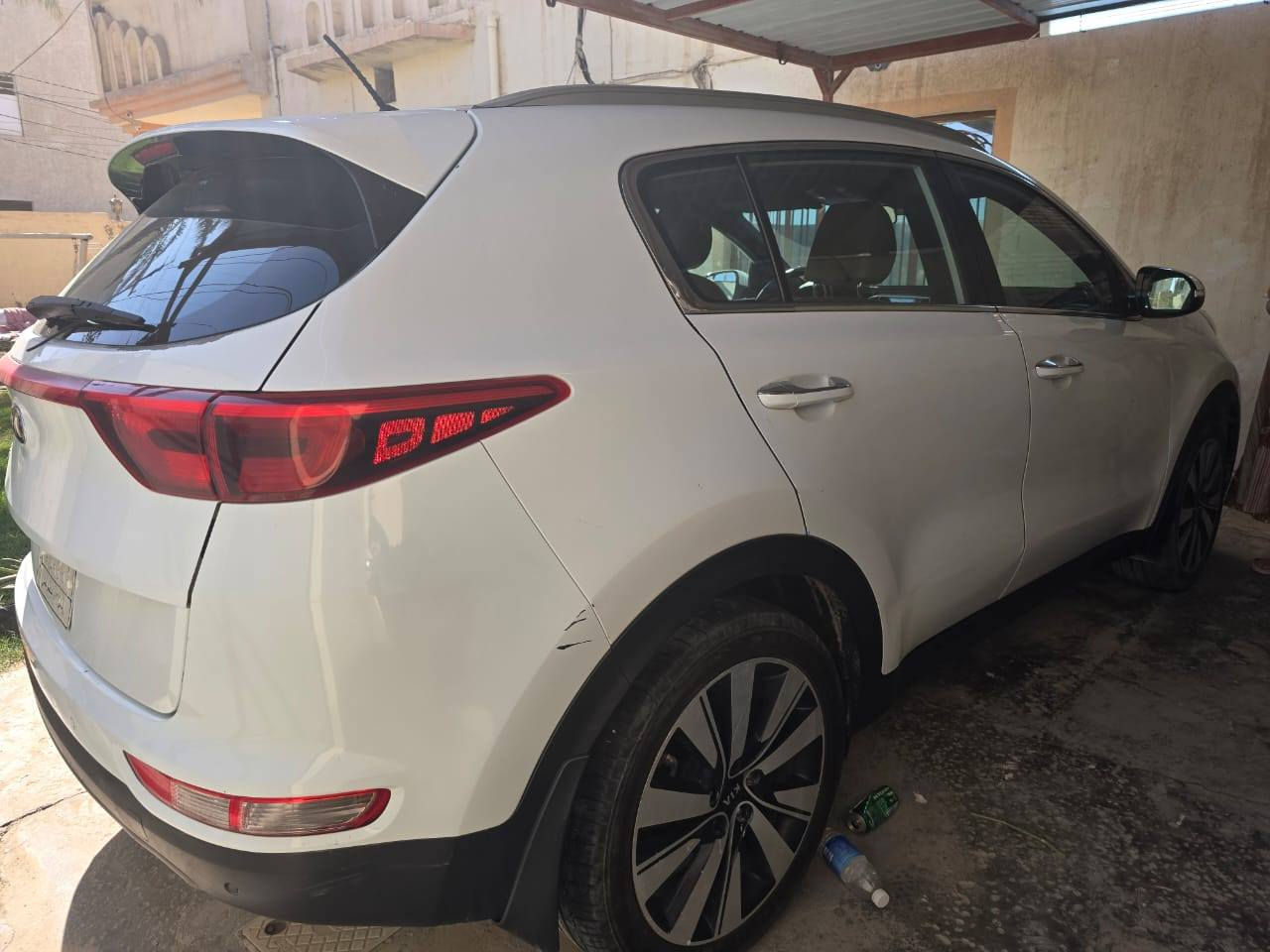 سبورتج ١٧ خليجي بيها صبغ اربع قطع جاملغات وبنيدوباب ربع صبغ رقم بابل سنويه باسمي مكينتها بيها صوت رواجز بساتم ماعرف  ابيع هل موجود سعرها ١٤٣ مكانها بابل القاسم ***********
