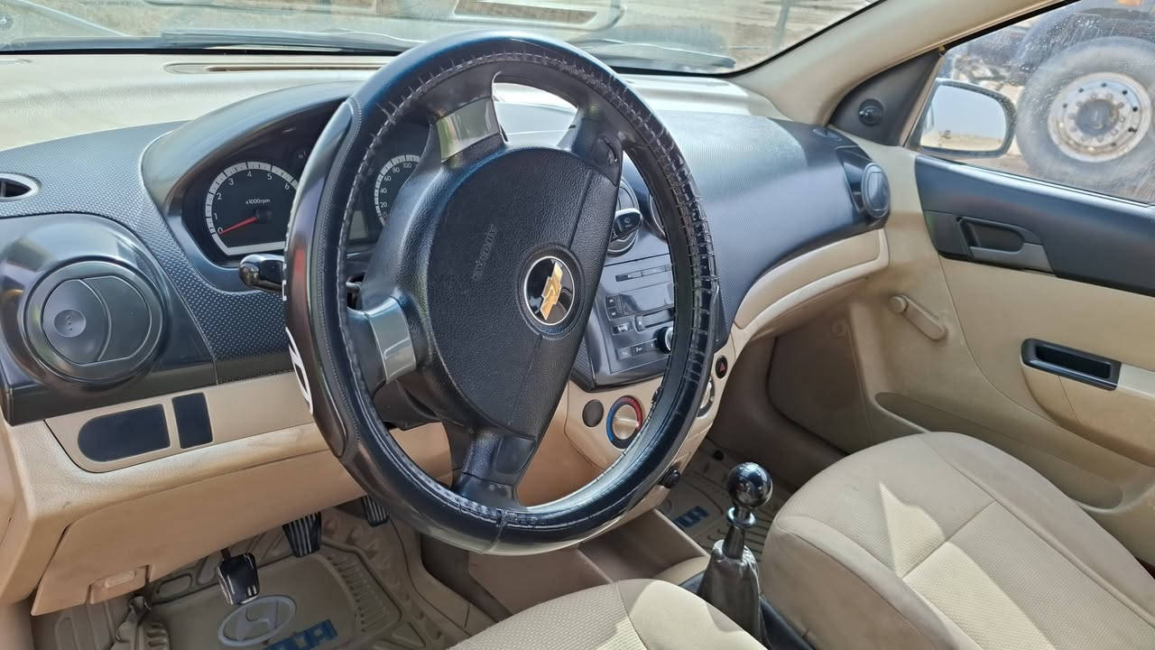 السلام عليكم افيو البيع 2010مكفوله عده بارد بيها بالباب مكينه كير حداديه تبريد كله شغال شركه مصفره مامطلوبه العنوان نجف ***********
