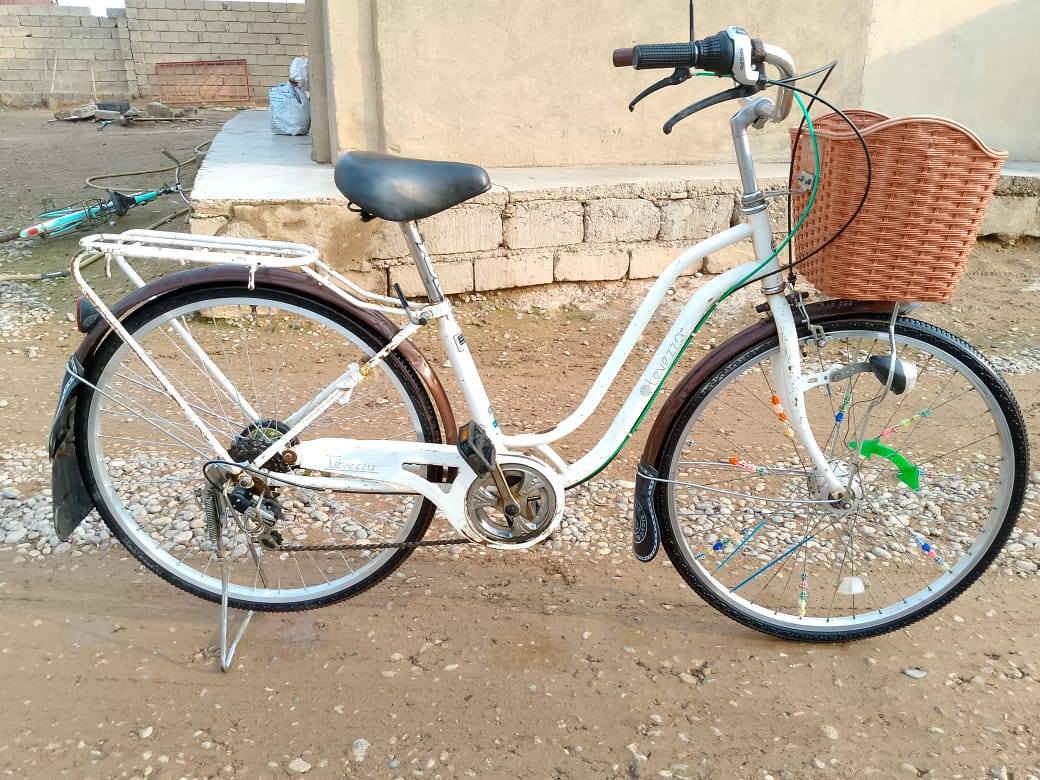 السلام عليكم بوسكل حجم ٢٦ للبيع نضيف ومرتب شرط كير حساس بريكات كلو شغاله سعر ٨٥ وبي مجال ***********
