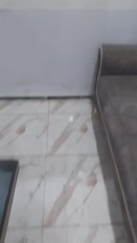 ميز طولها٣.٢٠ وعرضه ٥٠ وارتفاعه ١٢٠ المنيوم السعر ٣٥٠الف القاصه ارتفاع...