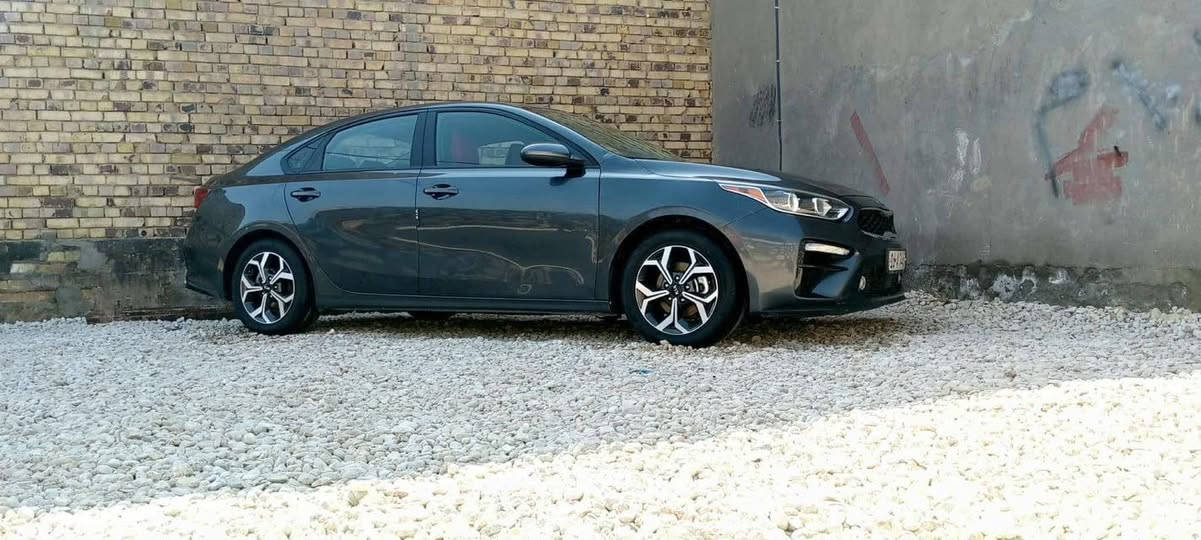 السلام عليكم
كيا فورتي للبيع 2021 وارد امريكي
محرك 2000 دوش كفاله+كير كفاله
مواصفات
فول تحكم ستيرن 
كامرا خلفية 
شاشة اصلية
تحديد مسار 
رادار
3انظمه قيادة
الضرر تبديل جاملغ وبنيد بدون صبغ 
رقم قادسية باسمي
   
***********
واتساب
