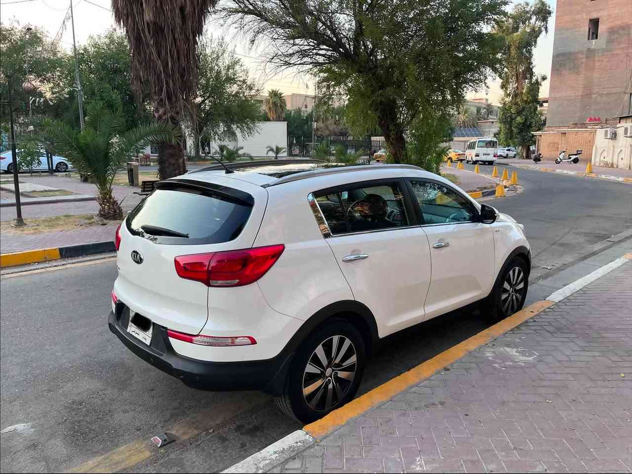 سلام عليكم 
سبورتاج موديل 2016 
رقم بغداد 
محرك DOCH 2400 المرغوب 
سيارة نشطة ومحرك اقتصادي 
تبديل الدهن والصيانة شركة كيا الدولية الاصلي 
ومثل ما موضح بالصور 

فور ويل دفع رباعي ADW 
بانوراما 
تبريد قطعتين 
ماشية 132 
السعر النهائي 159
المكان بغداد 
للاتصال ***********
