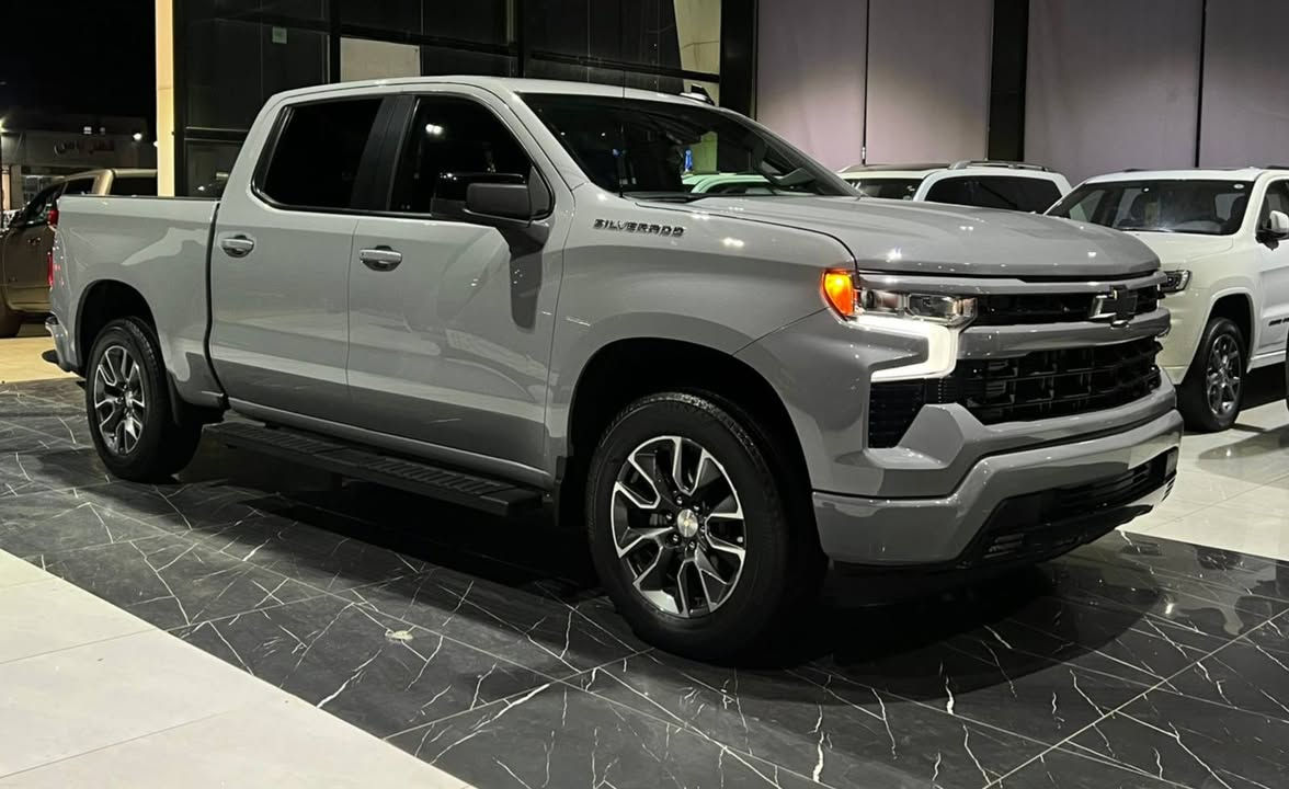 Chevrolet Silverado 2024 LT
   V8 - 5.3L - 4x2

_ موديل : 2024 ي مواصفات LT
_ لون : سمنتي
_گير طرح 
- بصمە و شغال
_  محرك: 5300  , 8 سلندر 
_ ماشيه : 57 ألف 
- شاشە كبير و کامیرا
_گيج الكتروني 
- لایت لید
- کوشین کهربائي
- کوشینات هیتر
- سوکان هیتر
- رادار
- باب طویل بودی قصیر ( مرغوب )
- ویل : 20

_ ضرر :
- 1 قطعە صبغ

_العنوان : أربیل شارع ١٠٠م شارع المعارض/                        اسم الشركة : ريبوار سالار صالح 

  0750 410 9494
  0775 914 9562
