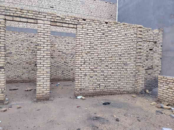 سلام عليكم هيكل للبيع بحي شرطه بل بدايه 300 متر شغل دراجه اوله حر مامطلوب بي معامله اسكان 60 مليون كامله وجاهزه كبل تسحب عليه للاستفسار ***********
