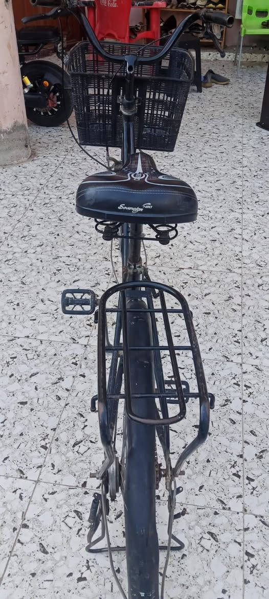 السلام عليكم 
متاح سعره ٨٠ وبي مجال حجم ٢٦ حساس ونظيف الشراي يتصل ويدلل ***********
