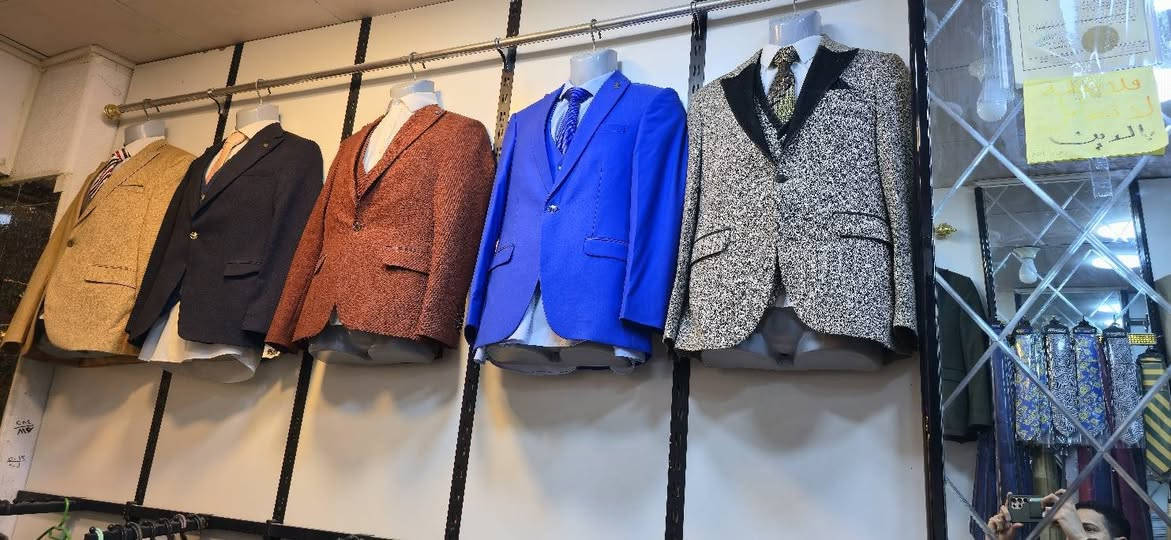 سلام عليكم قوط للبيع بسعر مناسب جدا مال تعزيلة اي قطعة ب محل بسعر 25 الف فقط بضاعة جديدة الموقع بعقوبة شارع الأطباء سوق الاعراس مقابل مطعم زوبة.  الرقم ***********
