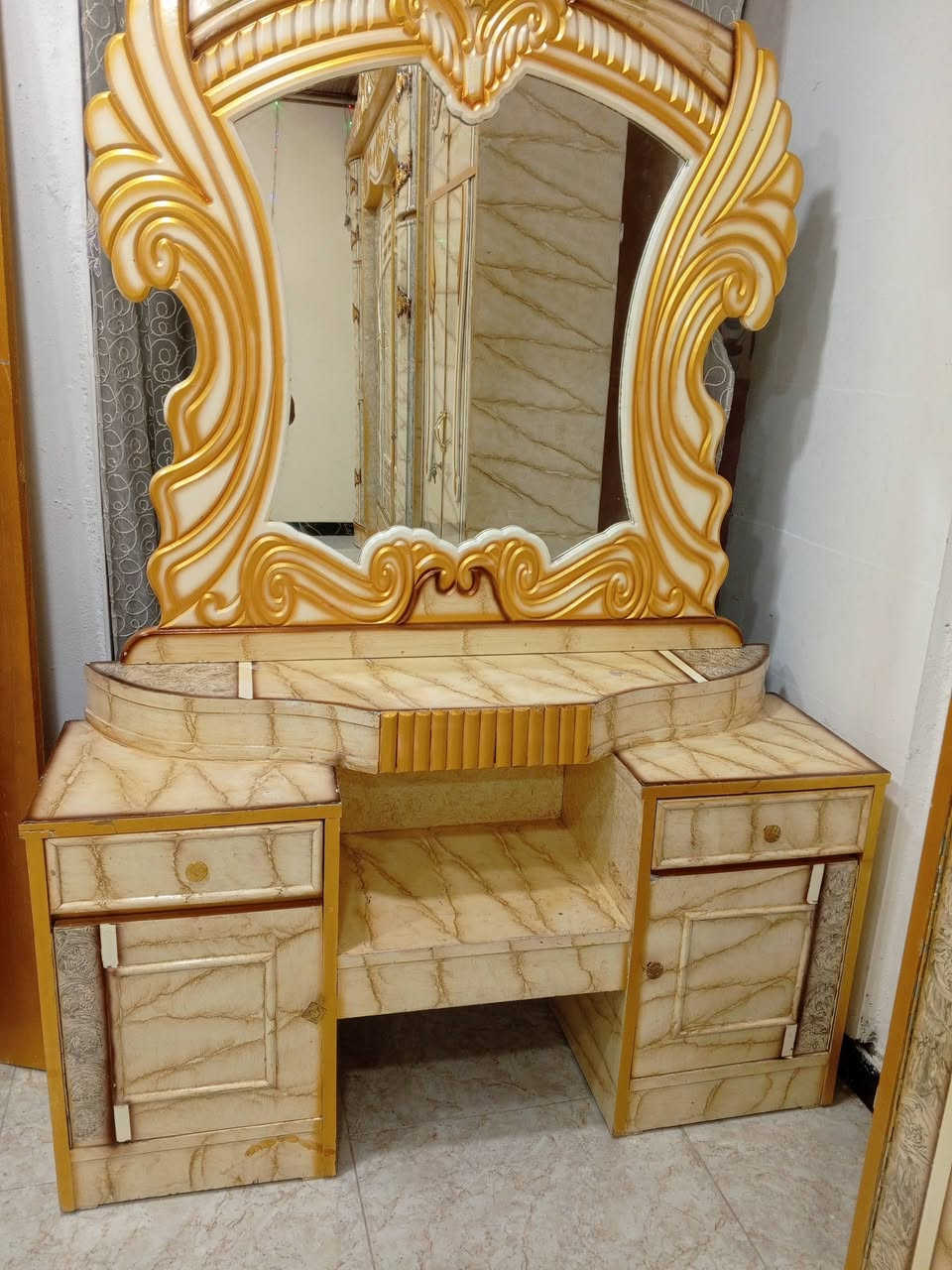 غرفة عراقية جديدة مستعملة شي بسيط خشب عراقي مو صاج الرقم ***********
