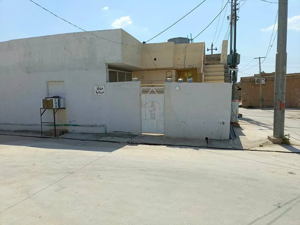 سلام عليكم دار للبيع المساحه 110فول خدمات ماي مولد مكون من غرفه نوم استقبال ومطبخ وحمام سيراميك وسقف ثانوي السعر 25لعنوان ملك ساه للاستفسار اتصل على ***********
