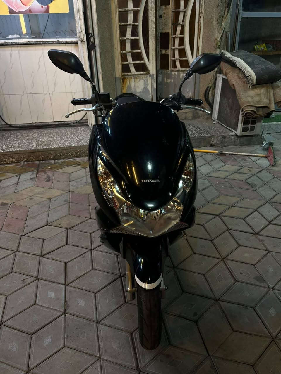 PCX جيل اول ياباني 
للبيع بسعر ١٣ ورقه وبيها مجال شرط برقي ممفتوح بيها ما عده مره وحده بدأت قايش غيرها كله بلادي افحص وذا عجبتك اخذها ب العافيه 

مكاني بغداد المشتل للتواصل *********** واتساب فقط
