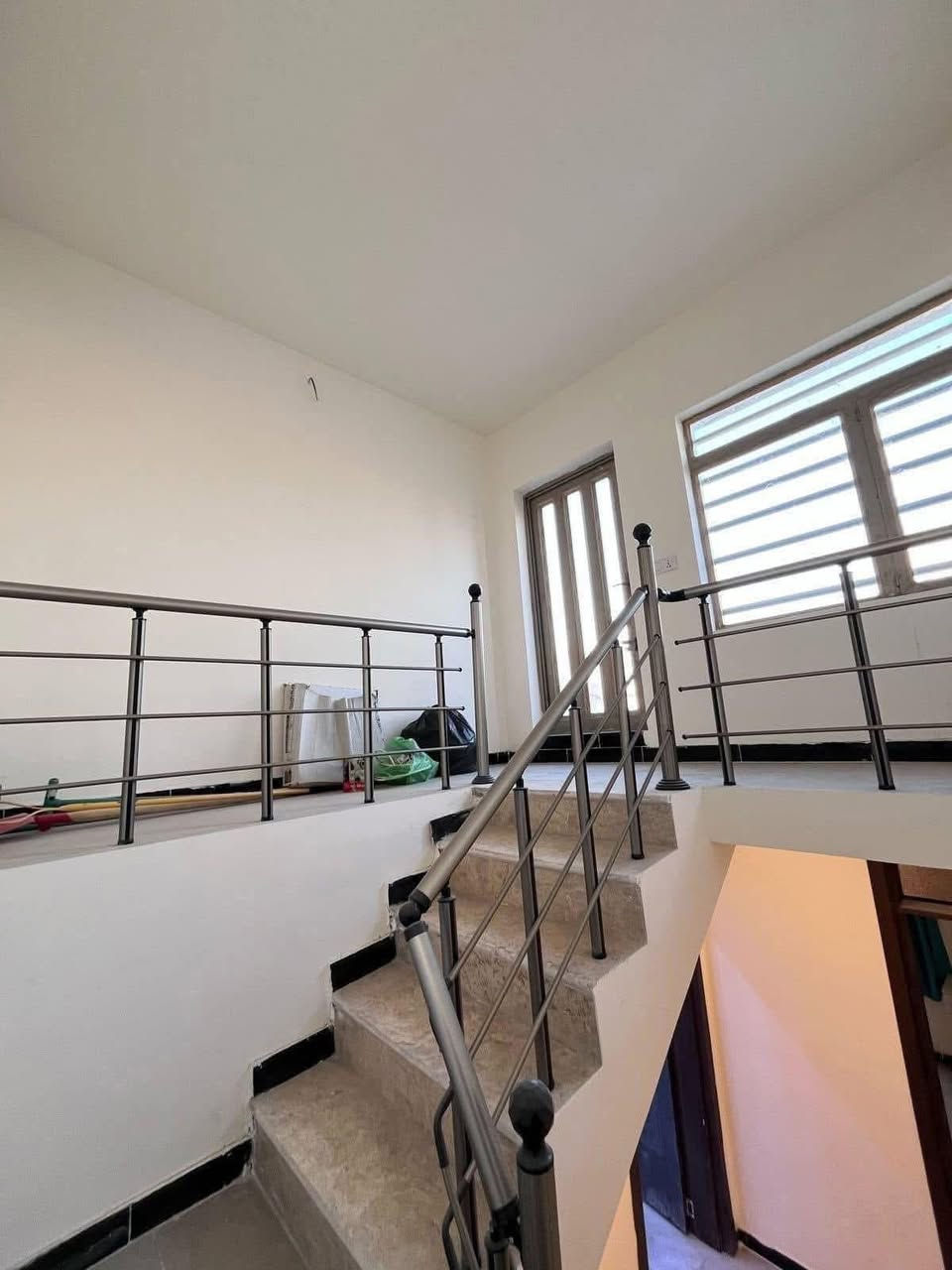 للإيجار في السيديه  📍***********
(مطلوب موضف شرط )

بيت طابقين (مساحه 50م)(نضيف جداً زيرو) ⚜️

يحتوي على مدخلين و صاله ومطبخ وخدمات صحيه بكل طابق و غرفتين نوم (وحده سويت) ⚜️

الموقع : السيديه - قرب شارع النخيل

الأيجار : 850 الف قفل 

_______________________________________

او الأستفسار ع الارقام ادناه 📞↘️↘️ (متوفر واتساب )📌🔛
