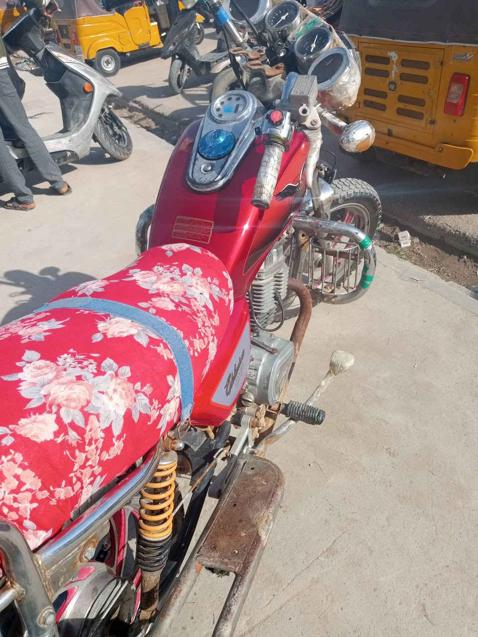 من رخصت لادمن.. دراجه تايموته موديل 15اوراق اصولي . دراجه نضيفه ومرتبه. الدراجه مال واحد جناي يعتمد عليها شرط. ماناقصها برقي.السعر 375وبيها مجال للشراي يجي ويدلل..هاذه رقمي («‏‪***********‬‏»)
