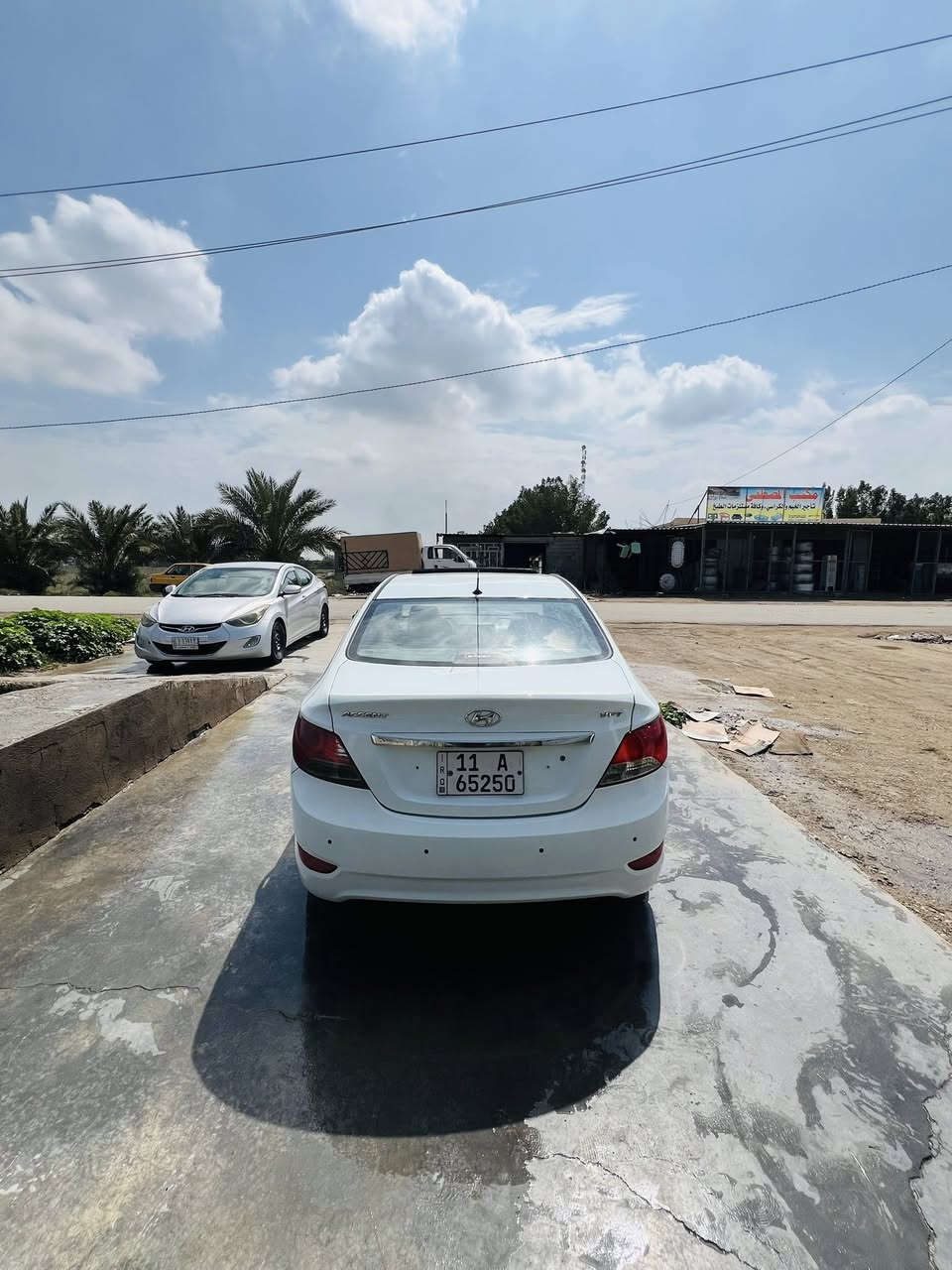 سلام عليكم للبيع اكسنت موديل ١٢خليجي فول موصفات بلو بيها ٣ قطع خلفي صبغ وبيها تعديل بلحوض مكينه ١٦٠٠دوش نضيفه حيل وكير فول كهربائيات جاهزه تخم تاير موصفات فتحه تحكمات جهتين جلد داخل لونين تجوه ويلكب ١٦ اشاير بلمري حساس بريك دسك امامي خلفي  السعر ٧٨ وبيها مجال مكاني بغداد اليوسفيه رقمي ***********
