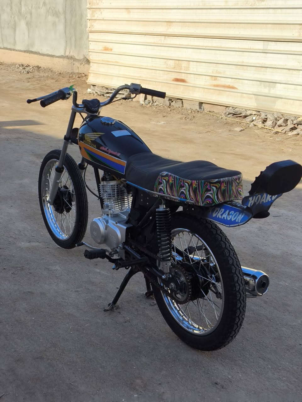 سلام عليكم دراجه سيجي نامه ادوات كلك تعمير25 صالهاا شهر من معمره دراجه شلعه ومعدل وفصله دراجه  كفاله سعر700 وبيها مجال قليل حگ الجيه  (البصره كرمه علي )***********
