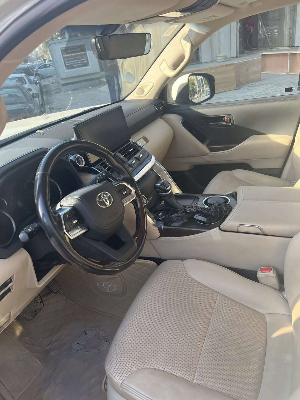 لاندكروز GXR تون تيربو                                                    موديل 2022
رقم بغداد 

ماشيه 46

السياره بحاله الوكاله  

المكان بغداد *********** سياره باسمي تحويل نفس اليوم 

السعر 65 يعني 650 ست دفاتر وخمسين وبيهه مجال
