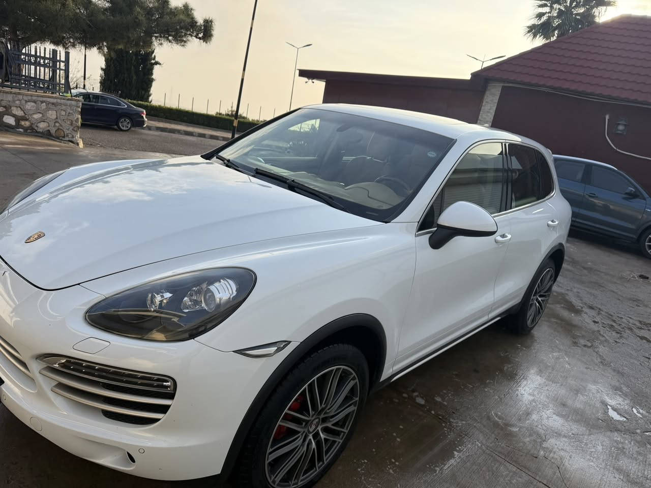 پورش كايان 2014 خليجى 
فول مواصفات 
محرك ٦ سلندر تنفس طبيعى 
سياره ١١٦ الف كم ماشيه 
حيل نظيف 
كلين تايتل 
دعامى ل دعامى ب شرط
للبيع و مراوس مع سيارات رقم شماليه 
***********
