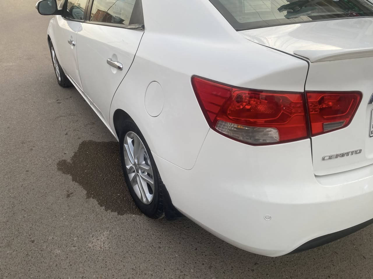 السلام عليكم
سيراتو 2011 رقم سليمانية باسمي سنوية لغاية 2030فول عدا البصمة حساس سلايد تحكم تبريد بيانو 
ويل كب محرك 1.6 صدر جديد مابيهة نقص بيهة صبغ بالباب الور ة الايمن والايسر مع الداير هذني انصبغن على ايدي وعندي صور
سعر 98 للاتصال ***********
مكانهة بغداد الكرخ
