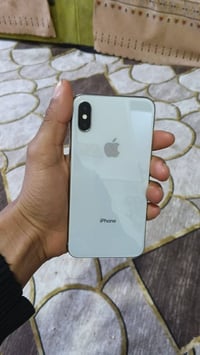 آيفون X • ٢٥٦ • بطارية ١٠٠