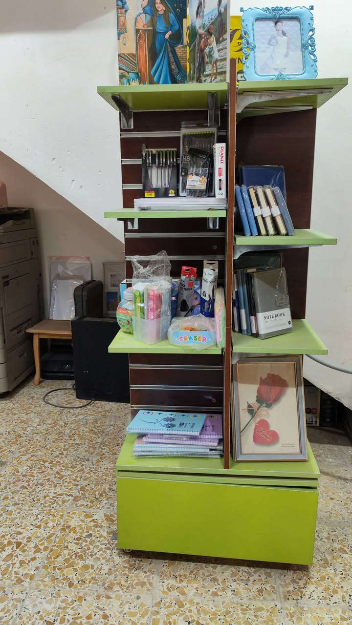 رف خشب تركي ثقيل عمودي فراري متحرك مع عدة رفوف متحركة قابلة للزيادة والنقصان حسب حاجتكم ويحتوي على كومدي بالاسفل يصلح للمكاتب ومحلات الغذائية وغيرها وضع الرف نضيف السعر 130 وبي مجال


**إذا كنت صاحب هذا الإعلان وتريد حذفه لأي سبب، رجاءا أرسل رسالة إلى الدعم الفني**