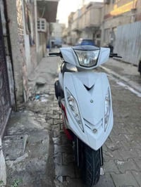 دراجه البارحه نزلت من الرمبه أوراق موجوده سعر 1100. 07717557092