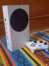 جهاز إكس بوكس سيريس اس نظافه فول الجهاز كلشي ما ناقصه وياه اثنين يدات ...