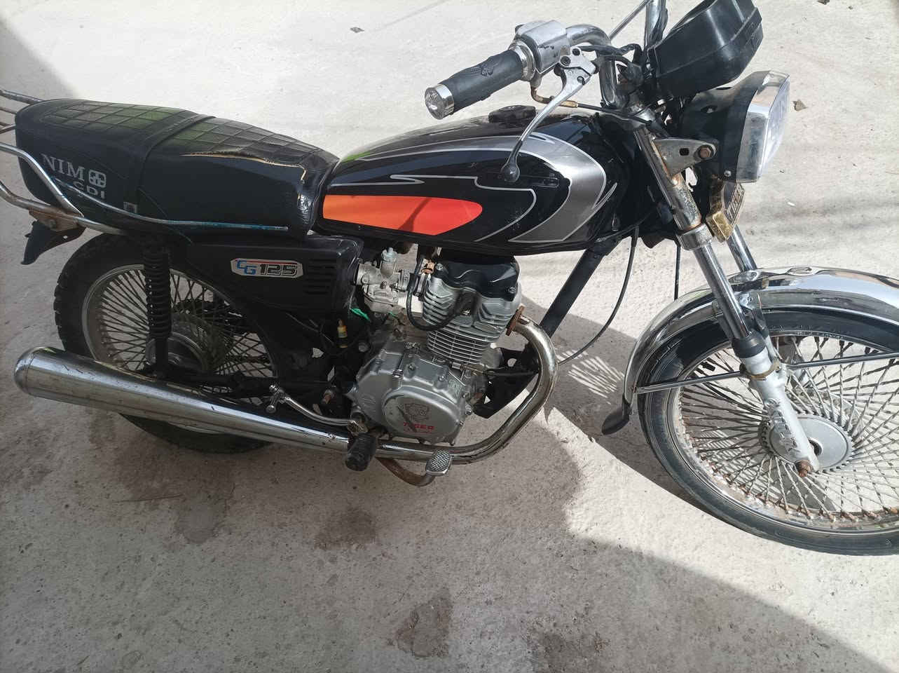 سلام عليكم دراجه للبيع نضيفه مكينه ٢٢كلك مكفوله عن سراقات بيه رقم شاصي وبليته موجودات مكاني بابل الحمزه الغربي السعر ٢٧٠الف وبيه مجال بسيط هذا الرقم ***********
