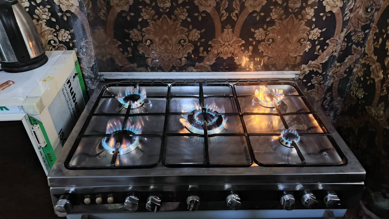 سلام عليكم طباخ كبير مستعمل للبيع خمس مشاعل شغال ونضيف جدا لاتصال على الرقم ***********
