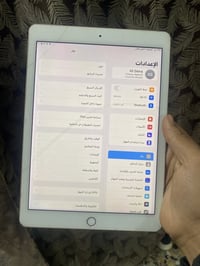 ايباد ايفون8 بي شخوط ب الشاشة وبي شوية شخوط ب الضهر مثل ما موضح بطارية...