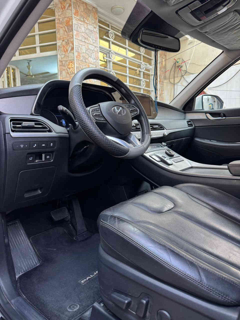 السلام عليكم 
سياره بلسايد موديل 22 سياره جديده طخه صغيره بالصندوك 

مثل ما موضح بلصور 

سياره بسمي ماشيه 41 

صور الحادث بلمنشور 

السعر ٣١٠٠$ وبيه مجال

سياره بغداد العبيدي 

رقم الهاتف ***********

***********
